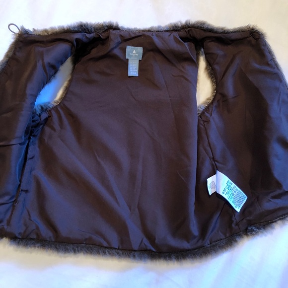 GAP girls faux fur vest - Picture 3 of 4